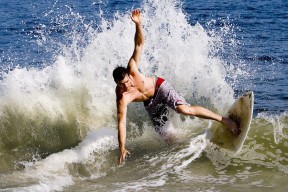 开云体育平台APP-布雷默存在感拉满，比利时粉碎那不勒斯，足球战术的降维打击与地缘隐喻