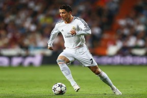 开云体育世界杯-F1新赛季揭幕战之夜，塔图姆全场最佳无争议，当赛道轰鸣遇见球场绝杀