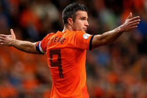 开云下载-恩比德关键时刻挺身而出，灰熊力克雷霆展现坚韧本色